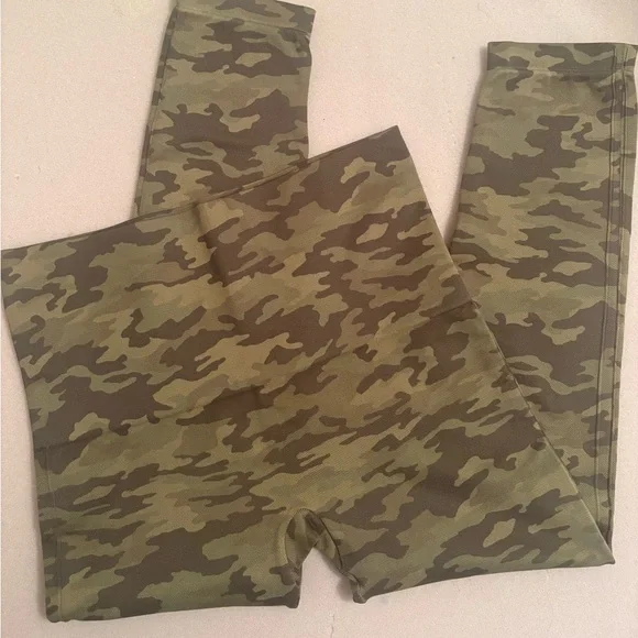 SPANX✨ Look At Me Now Seamless Leggings Camo High Waisted - Picture 2 of 3